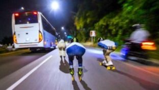 街头搭讪-空气刘海棕色波波头的贫乳旗袍模特